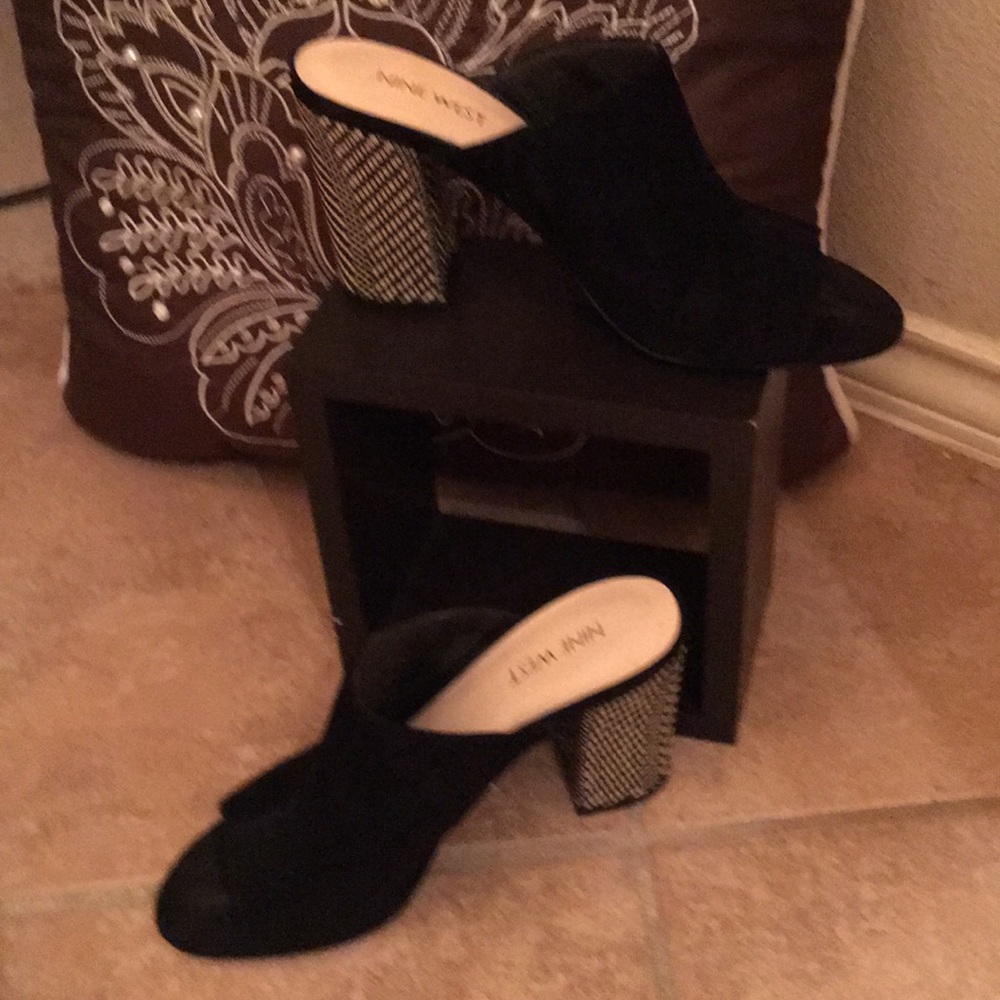 Sandals - Picture 2 of 5